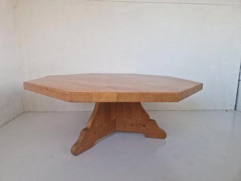 Brutalist vintage wabi sabi eiken tafel octagonaal., Antiek en Kunst, Antiek | Meubels | Tafels, Ophalen