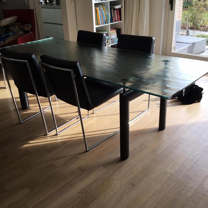 Te koop vanwege verhuizing Cassina glazen eetkamertafel, Huis en Inrichting, Tafels | Eettafels, Zo goed als nieuw, 50 tot 100 cm
