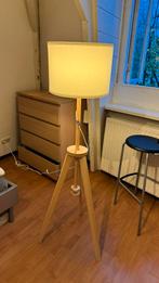 IKEA Vloerlamp - Stijlvol en Functioneel, Huis en Inrichting, Lampen | Vloerlampen, Ophalen, Zo goed als nieuw, Hout, 100 tot 150 cm