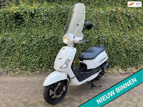 SYM Fiddle 2 45 km ICE WHITE EURO5 AKTIE BETAAL, Fietsen en Brommers, Scooters | SYM, Gebruikt, Fiddle, Benzine