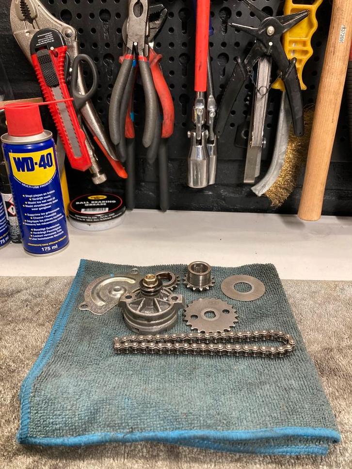 Piaggio Zip Oliepomp 4t, Fietsen en Brommers, Brommeronderdelen | Algemeen, Zo goed als nieuw, Blok, Ophalen of Verzenden