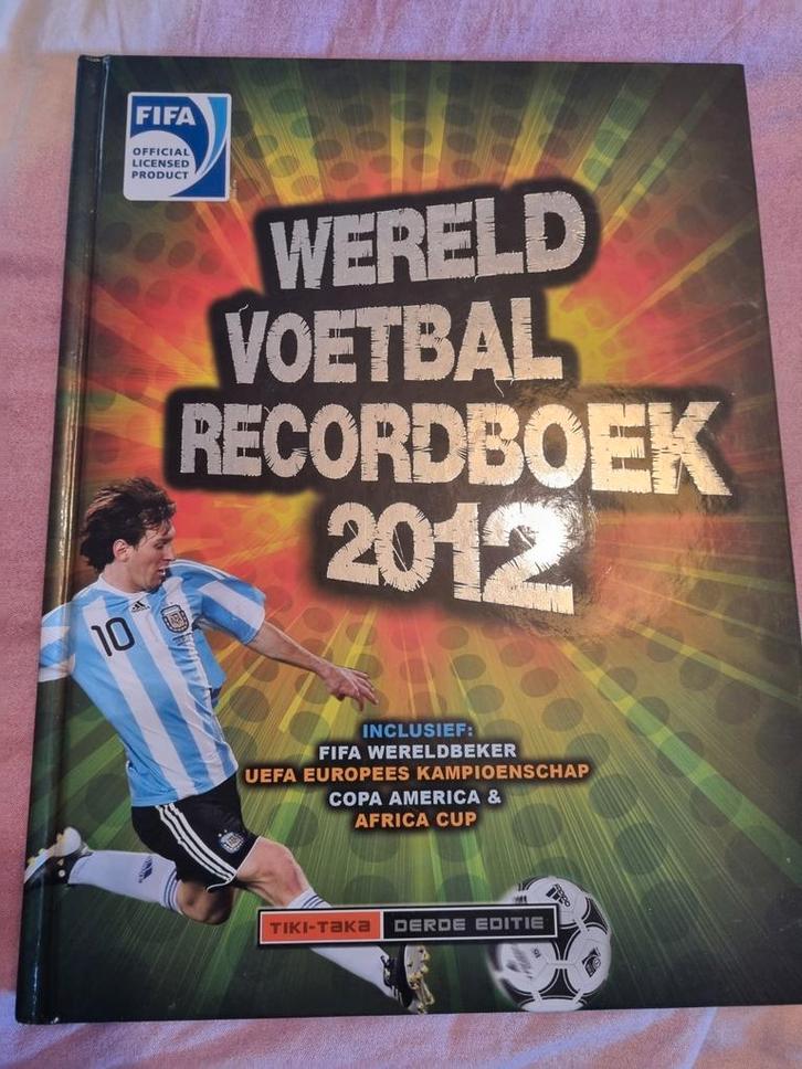 Keir Radnedge - FIFA Wereld voetbal recordboek 2012, Boeken, Sportboeken, Zo goed als nieuw, Balsport, Ophalen of Verzenden