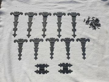 Set van 12 scharnieren. Antieke stijl beschikbaar voor biedingen