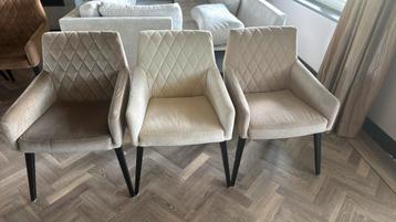 Eetkamer stoelen  beschikbaar voor biedingen