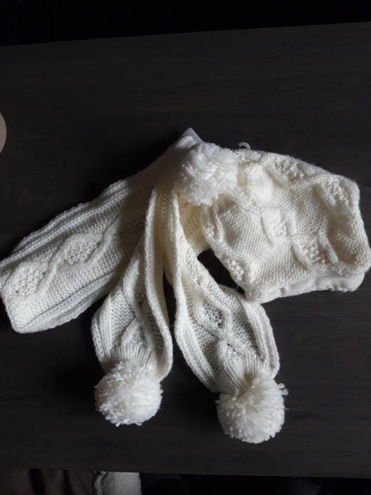Sjaal en muts. Crème kleur. Maat 54/56. Nieuw, Kinderen en Baby's, Kinderkleding | Mutsen, Sjaals en Handschoenen, Nieuw, Muts
