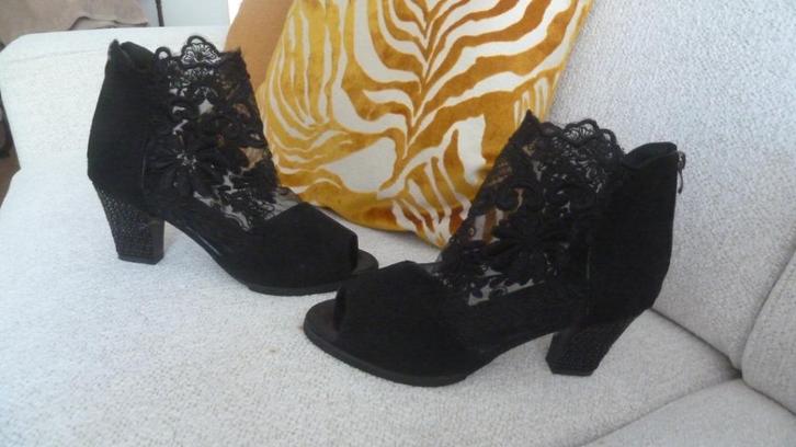 zwarte schoenen maat 39, Kleding | Dames, Schoenen, Zo goed als nieuw, Pumps, Zwart, Ophalen of Verzenden