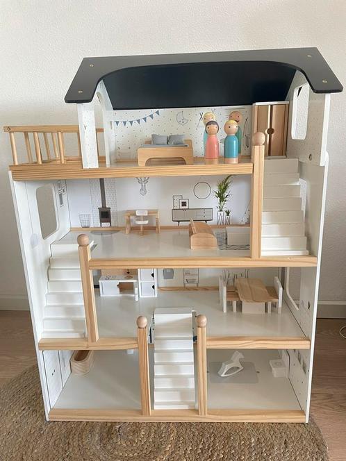 XL Houten Poppenhuis Petit Amelie |incl. meubelset-poppetjes, Kinderen en Baby's, Speelgoed | Poppenhuizen, Zo goed als nieuw