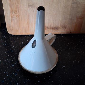 Vintage Emaille Trechter beschikbaar voor biedingen