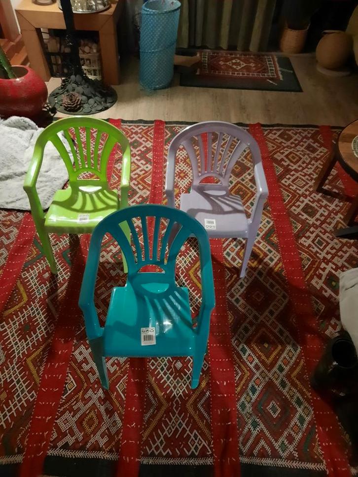 3x Plastic Kinderstoeltjes - Leuke Kleuren!, Kinderen en Baby's, Speelgoed | Speeltafels, Nieuw, Ophalen of Verzenden