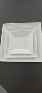 te koop aangeboden mooi wit aardewerk servies, Ophalen, Zo goed als nieuw, Effen, Porselein