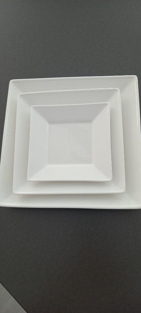 te koop aangeboden mooi wit aardewerk servies, Huis en Inrichting, Keuken | Servies, Zo goed als nieuw, Compleet servies, Effen