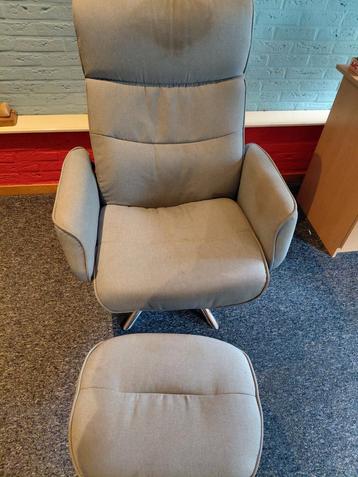 Gratis Relaxfauteuil met Voetenbank beschikbaar voor biedingen