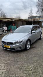 Volvo V60 D6 215pk Plug-in Hybrid 2013 Grijs, Auto's, Automaat, Zwart, Vierwielaandrijving, Particulier