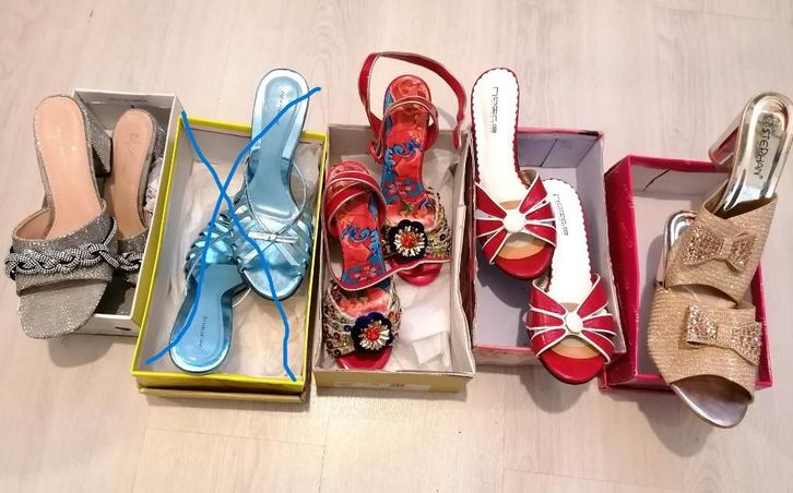 Slippers hakjes, enkelbandjes maat 39 Vanaf € 27,50, Kleding | Dames, Schoenen, Zo goed als nieuw, Sandalen of Muiltjes, Overige kleuren