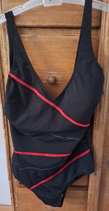 • Sunmarin Badpak maat 42/44 zwart rood beschikbaar voor biedingen