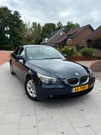 BMW 5-Serie 523i High executive / Leder / Memory / Automaat, Auto's, BMW, Automaat, Achterwielaandrijving, 1800 kg, Zwart