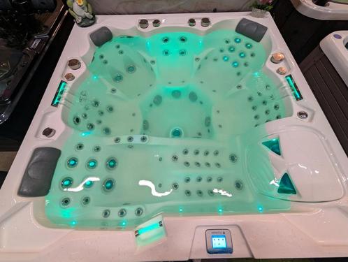 Infinitas jacuzzi 😳👌 NERGENS  GOEDKOPER 💦vandaag bezorgd, Tuin en Terras, Bubbelbaden en Hottubs, Zo goed als nieuw, Filter