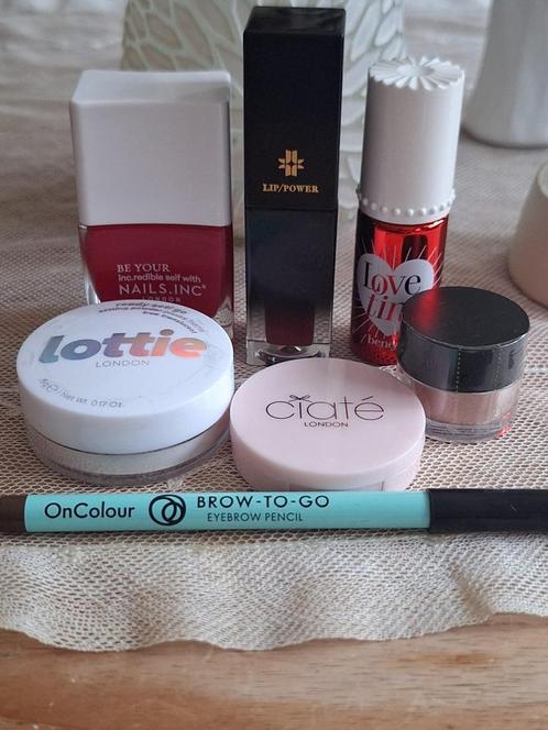 Makeup pakket 7 delig in organza kado tasje, Sieraden, Tassen en Uiterlijk, Uiterlijk | Cosmetica en Make-up, Nieuw, Make-up, Gehele gezicht