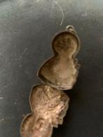 Oude Medaillon Maria - Religieus sieraad, Overige merken, Gebruikt, Ophalen of Verzenden, 1 bedel