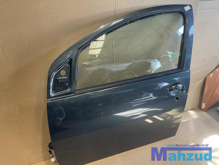 TOYOTA AYGO B1 DONKER GRIJS 01A links voor deur raam slot, Auto-onderdelen, Carrosserie en Plaatwerk, Deur, Toyota, Gebruikt, Ophalen