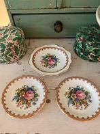 Royal Albert porseleinen petit four bordje + 2 x theetipje, Antiek en Kunst, Antiek | Servies los, Ophalen of Verzenden