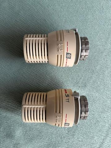 2 Thermostaten voor Radiatorpanelen beschikbaar voor biedingen