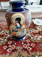 CHINESE VAAS ERG MOOI EN OUD VOORKANT VROUW ACHTERKANT MAN, Ophalen of Verzenden
