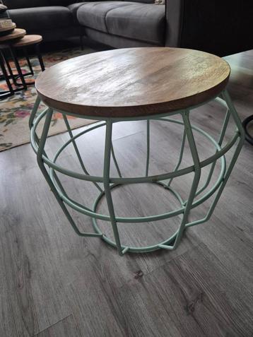 Bijzet tafel beschikbaar voor biedingen