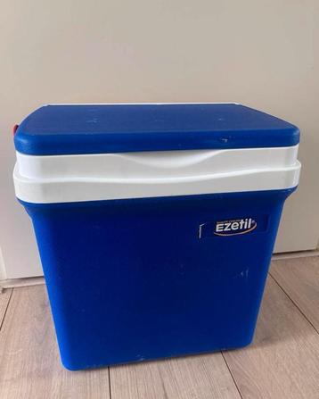 Grote blauwe Koelbox in goede staat beschikbaar voor biedingen