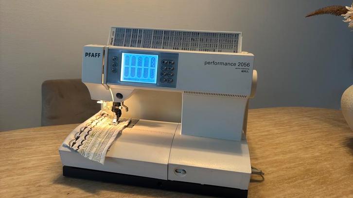 PFAFF Performance 2056 naaimachine – met IDT systeem, Hobby en Vrije tijd, Naaimachines en Toebehoren, Zo goed als nieuw, Naaimachine