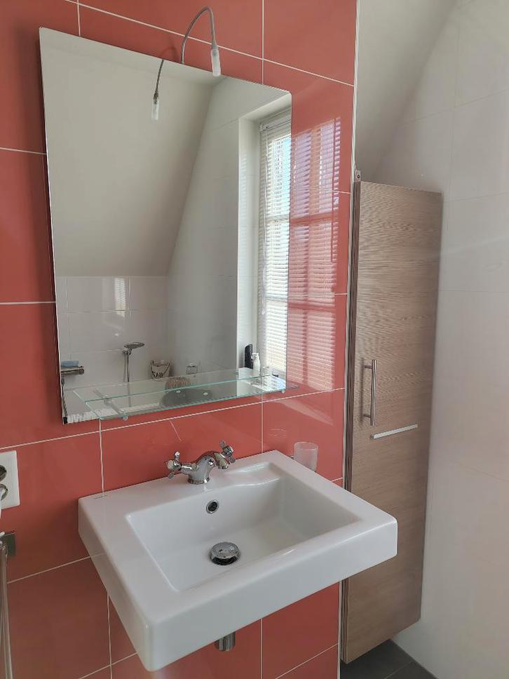 Wastafel met spiegel en planchet, Doe-het-zelf en Verbouw, Sanitair, Gebruikt, Wastafel, Ophalen