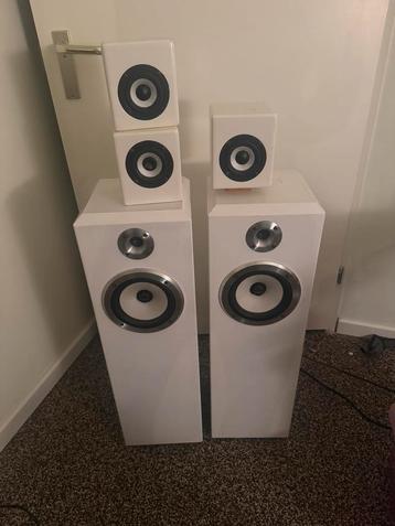 2 grote en 3 kleine 3 kleine speakers beschikbaar voor biedingen