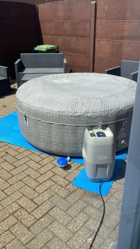 Lazy spa Honolulu met extra toebehoren, Tuin en Terras, Bubbelbaden en Hottubs, Zo goed als nieuw, Ophalen