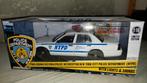 NYPD ford crown victoria, Hobby en Vrije tijd, Modelauto's | 1:18, Ophalen, Nieuw, Overige merken