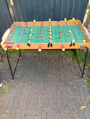 Vintage voetbaltafel. beschikbaar voor biedingen