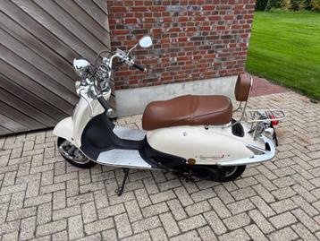 ZNEN Scooter met blauwe kenteken (kan terug naar geel!) beschikbaar voor biedingen