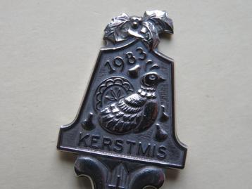Verzilverd lepeltje Kerstmis 1983 met bewerkte lepelbak beschikbaar voor biedingen