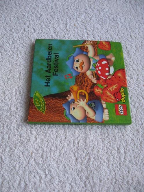 Lego duplo: klein vierkant boekje " Het Aardbeienfestival ", Kinderen en Baby's, Speelgoed | Duplo en Lego, Gebruikt, Duplo, Ophalen of Verzenden