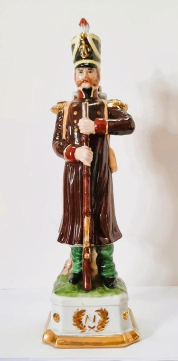 Napoleon Militair op sokkel. beschikbaar voor biedingen