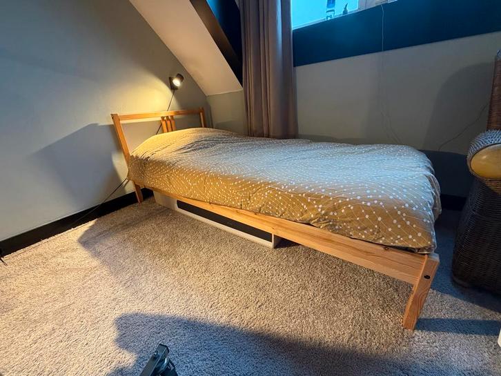 Compleet logeerbed (Ikea) met matras en lattenbodem, Huis en Inrichting, Slaapkamer | Bedden, Zo goed als nieuw, Eenpersoons, 90 cm