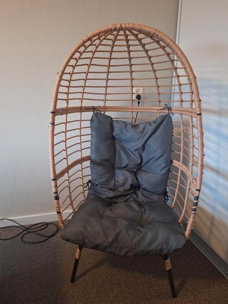 Ei stoel met kussen, Huis en Inrichting, Stoelen, Gebruikt, Eén, Grijs, Ophalen