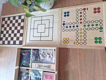 Gezelschapsspellen (6 spelborden en veel spelmaterialen) beschikbaar voor biedingen