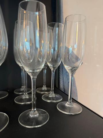 6 Champagne Glazen beschikbaar voor biedingen