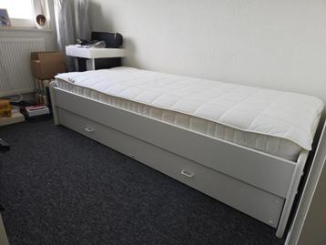 Eenpersoonsbed met onderschuifbed (90x200 cm) beschikbaar voor biedingen