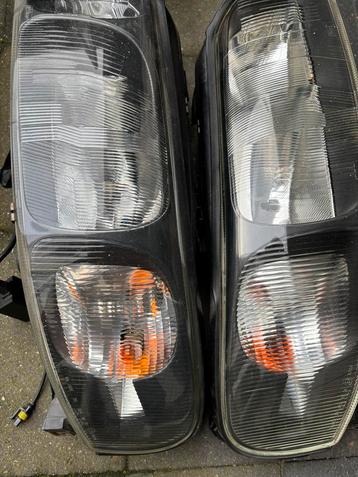 Volvo2007 s60 koplampen R+L Almelo beschikbaar voor biedingen