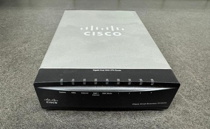 Cisco RV042G Dual WAN Gigabit VPN Router – Weinig gebruikt, Computers en Software, Routers en Modems, Zo goed als nieuw, Router