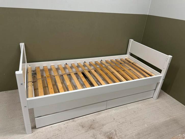 Flexa Bedbank wit uitrekbaar bed, Huis en Inrichting, Slaapkamer | Bedden, Gebruikt, Eenpersoons, 100 cm, 210 cm, Hout, Wit, Verstelbaar