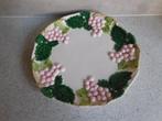 Bord 23 cm. Druiven Majolica of Barbotine Handpainted, Ophalen of Verzenden