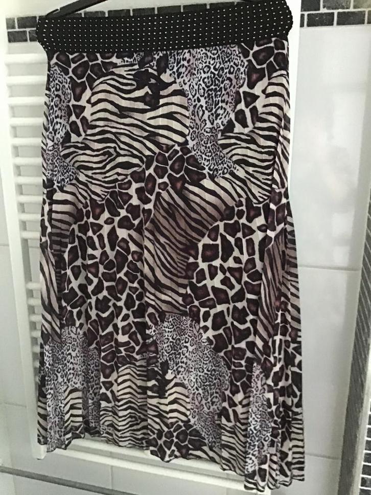 Rok met dierenprint maat 40, Kleding | Dames, Rokken, Zo goed als nieuw, Maat 38/40 (M), Zwart, Onder de knie, Ophalen of Verzenden