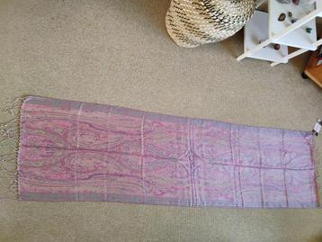 Nieuwe zijden sjaal Shingora roze en andere zachte tinten beschikbaar voor biedingen